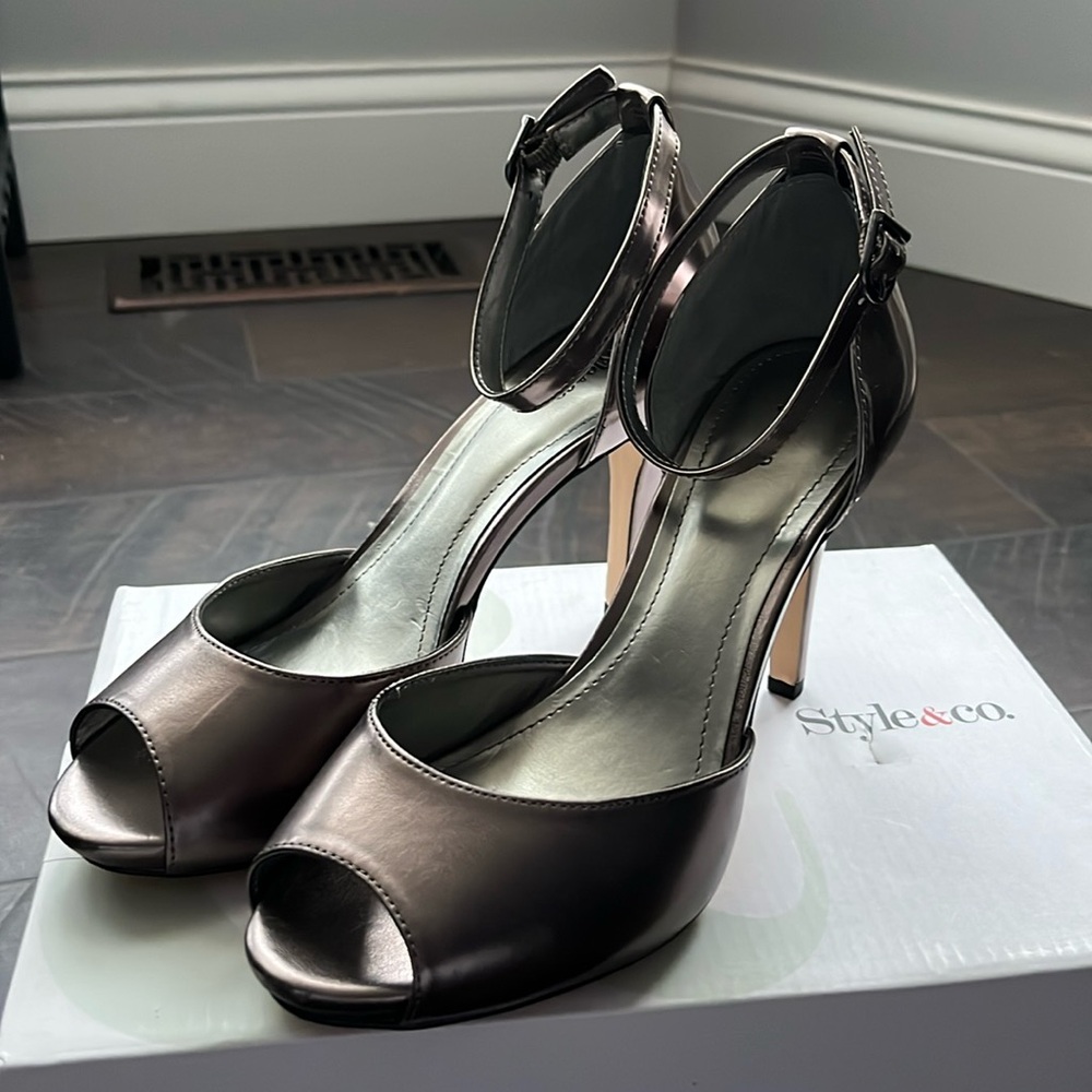 Vintage Silver Style&Co Heels